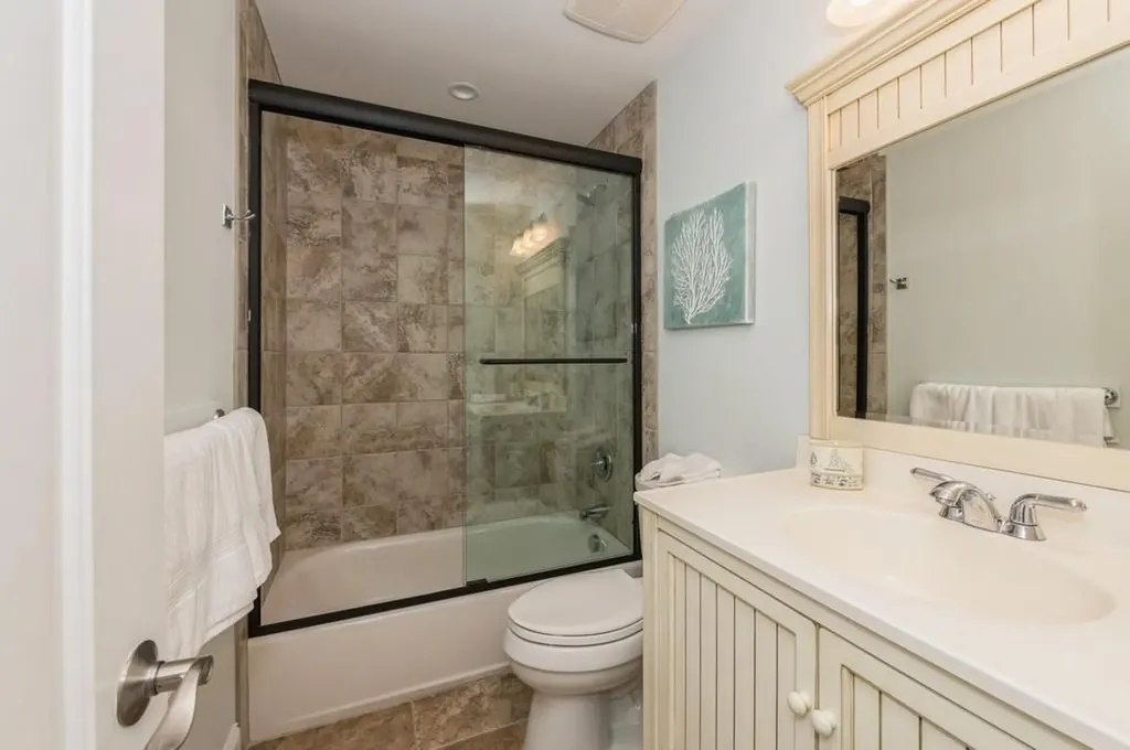 8 Powers Drive Southampton NY 11968