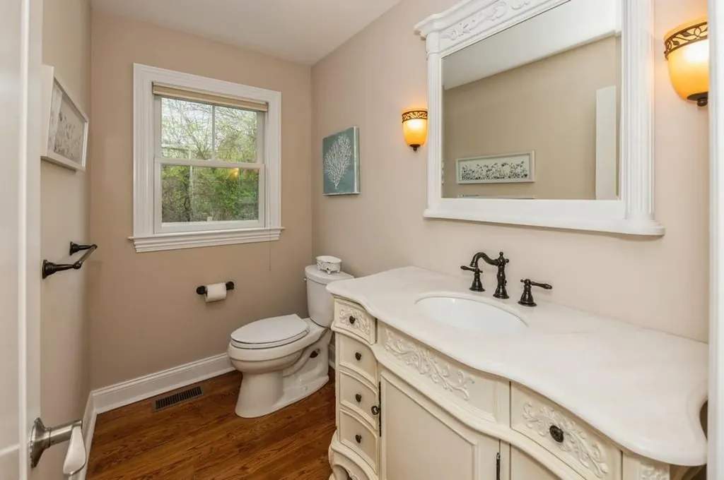 8 Powers Drive Southampton NY 11968