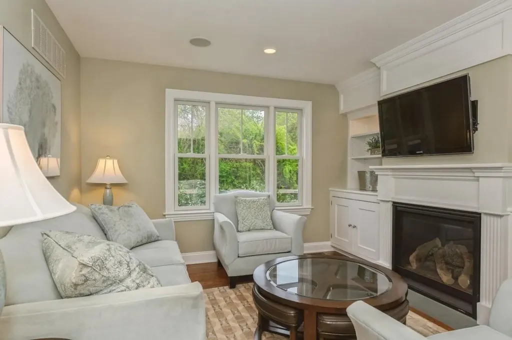 8 Powers Drive Southampton NY 11968