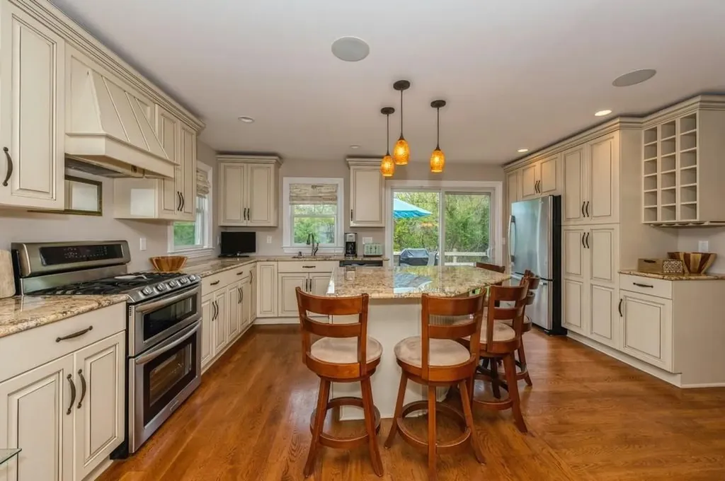 8 Powers Drive Southampton NY 11968