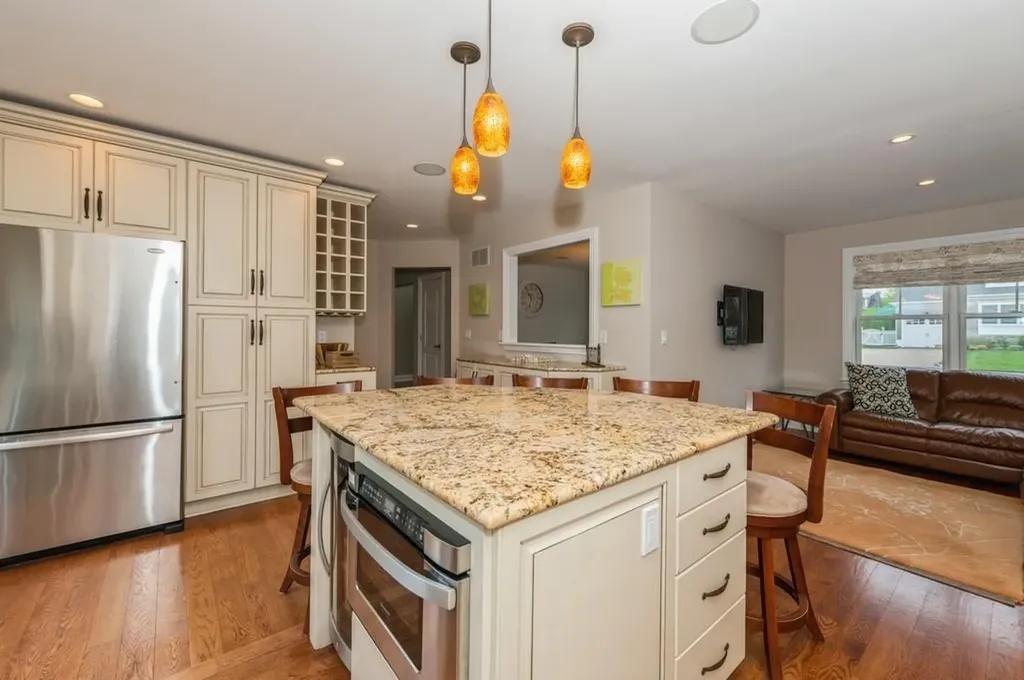 8 Powers Drive Southampton NY 11968