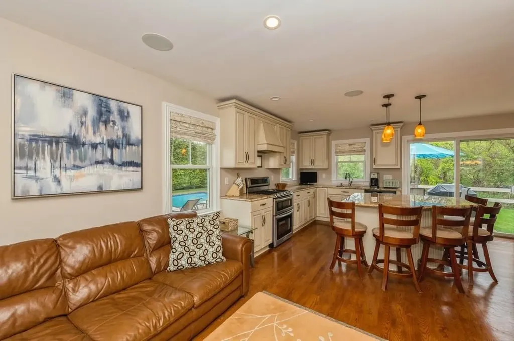8 Powers Drive Southampton NY 11968