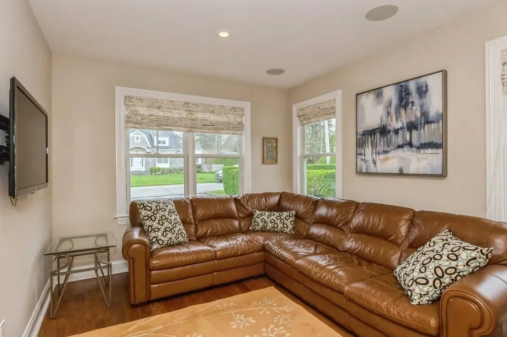 8 Powers Drive Southampton NY 11968