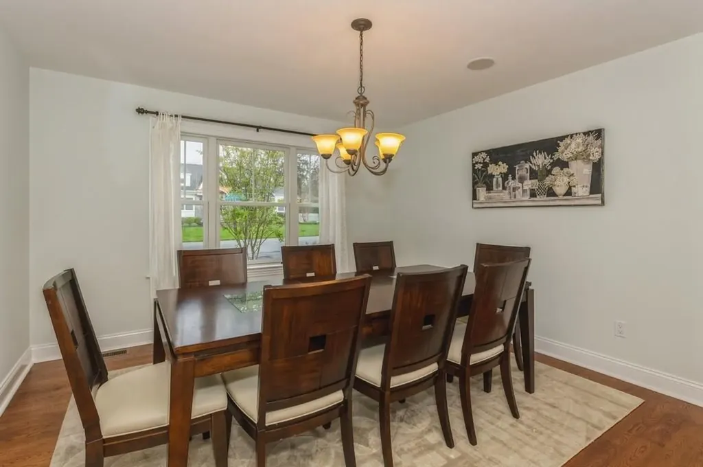 8 Powers Drive Southampton NY 11968