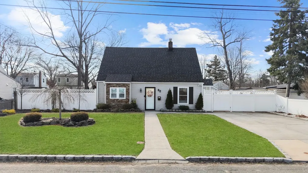 20 Anne Lane Central Islip NY 11722