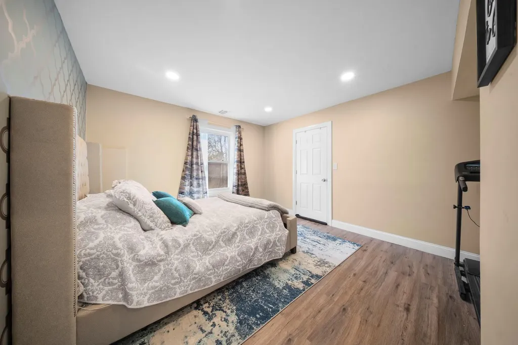 20 Anne Lane Central Islip NY 11722