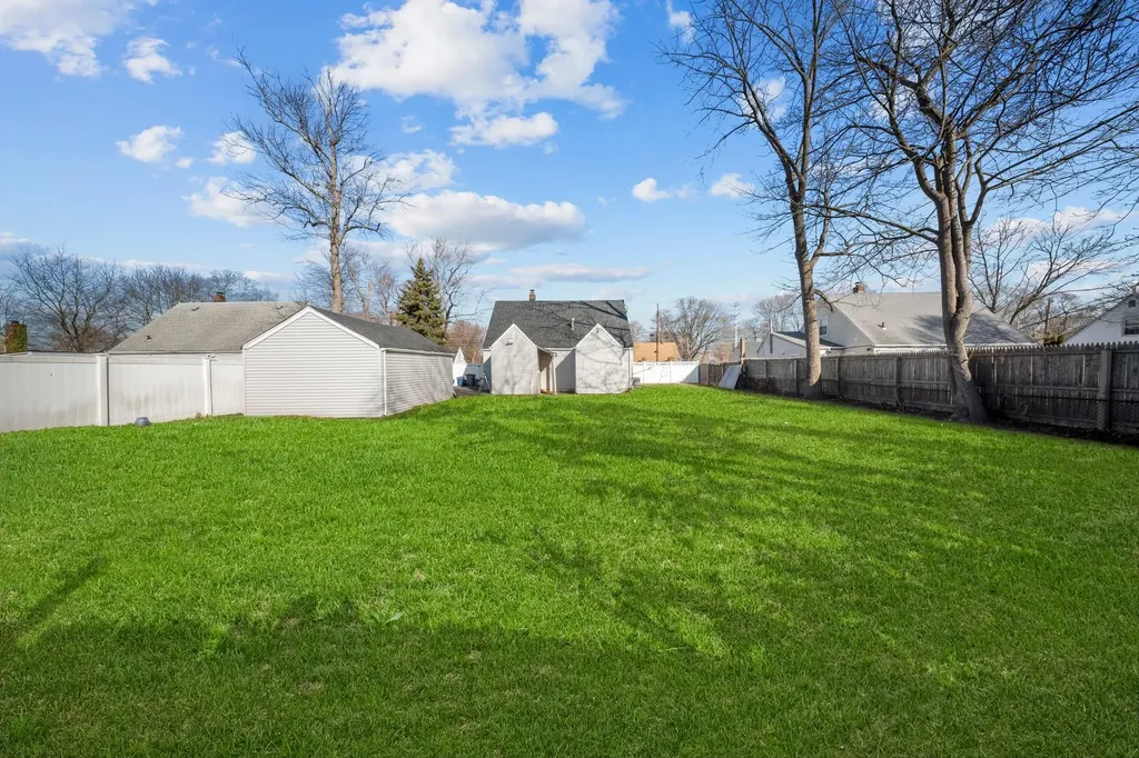 20 Anne Lane Central Islip NY 11722
