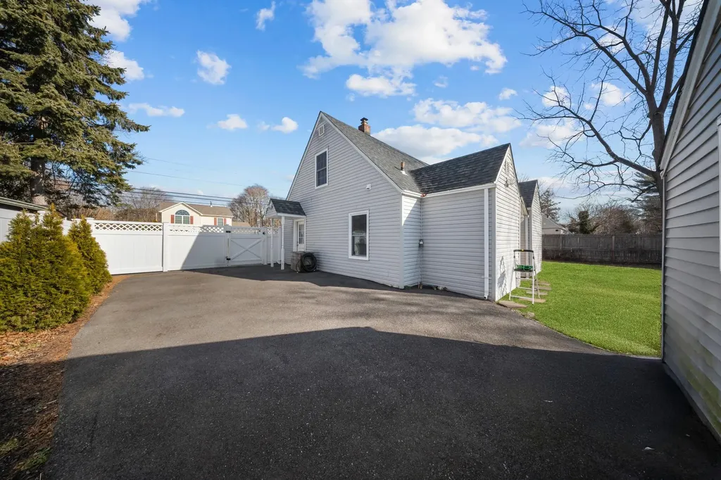 20 Anne Lane Central Islip NY 11722