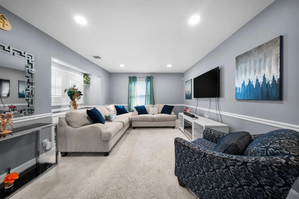 20 Anne Lane Central Islip NY 11722