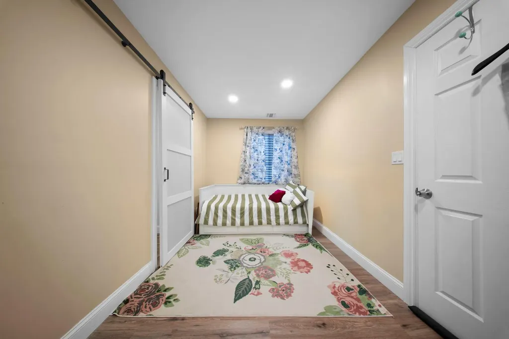20 Anne Lane Central Islip NY 11722