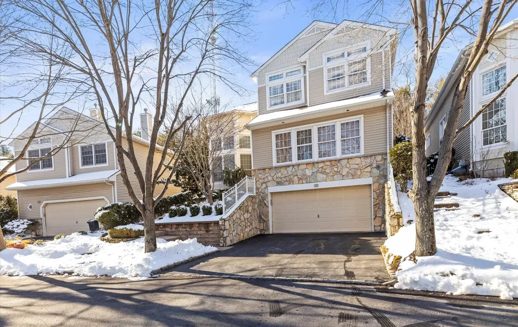 98 Sagamore Drive Plainview NY 11803