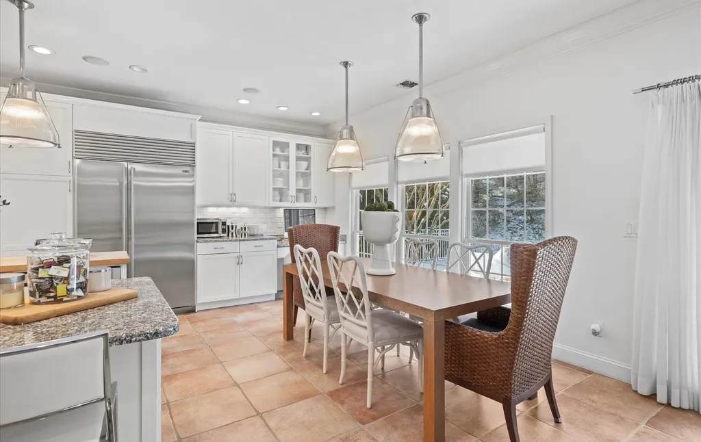 98 Sagamore Drive Plainview NY 11803