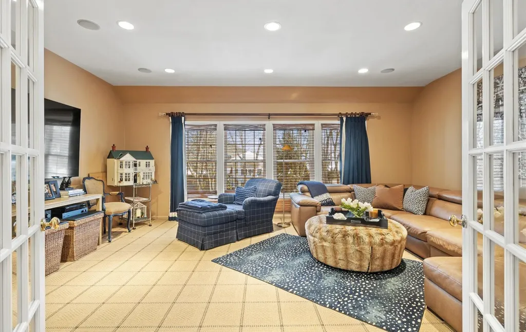 98 Sagamore Drive Plainview NY 11803