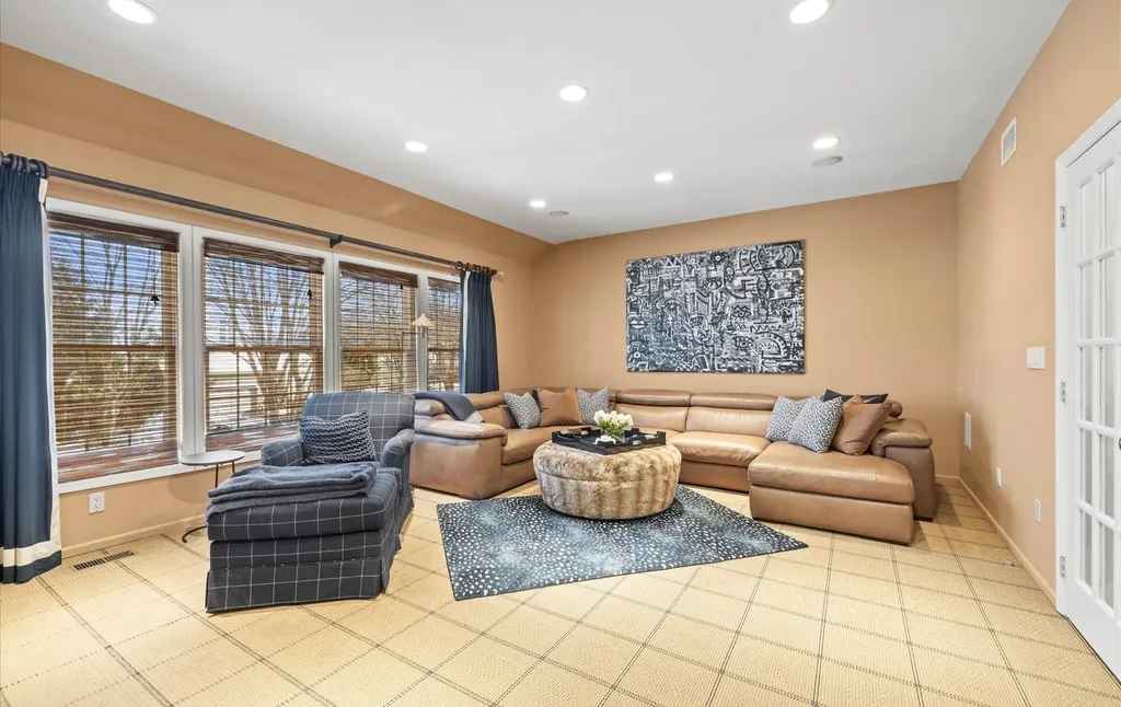 98 Sagamore Drive Plainview NY 11803