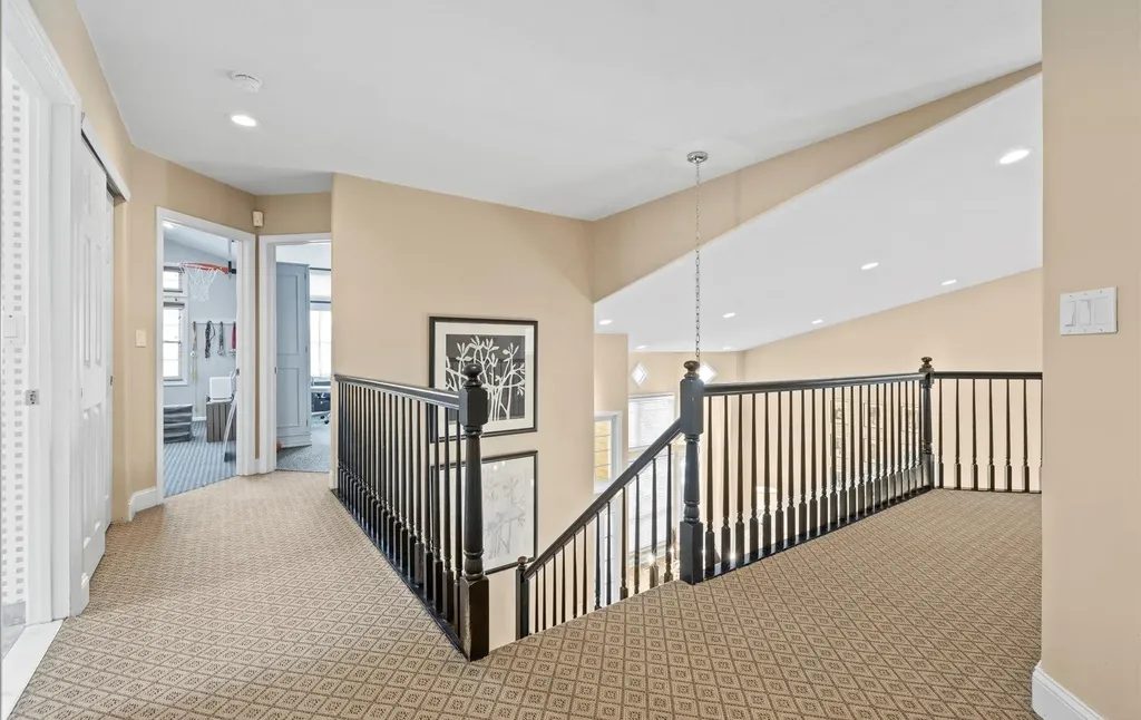 98 Sagamore Drive Plainview NY 11803
