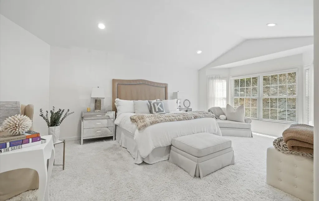 98 Sagamore Drive Plainview NY 11803