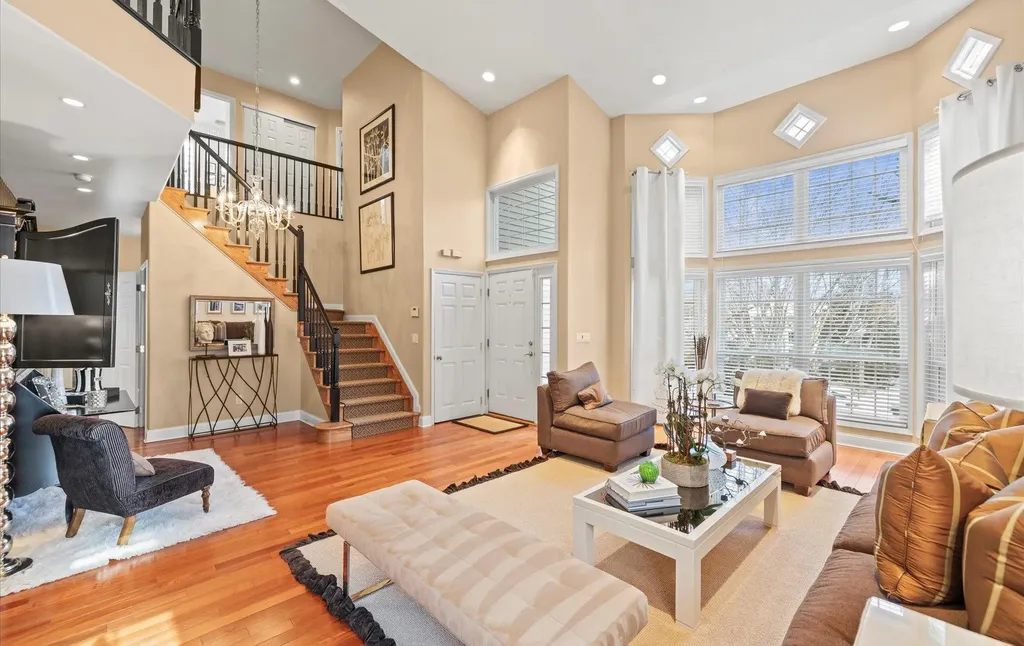 98 Sagamore Drive Plainview NY 11803