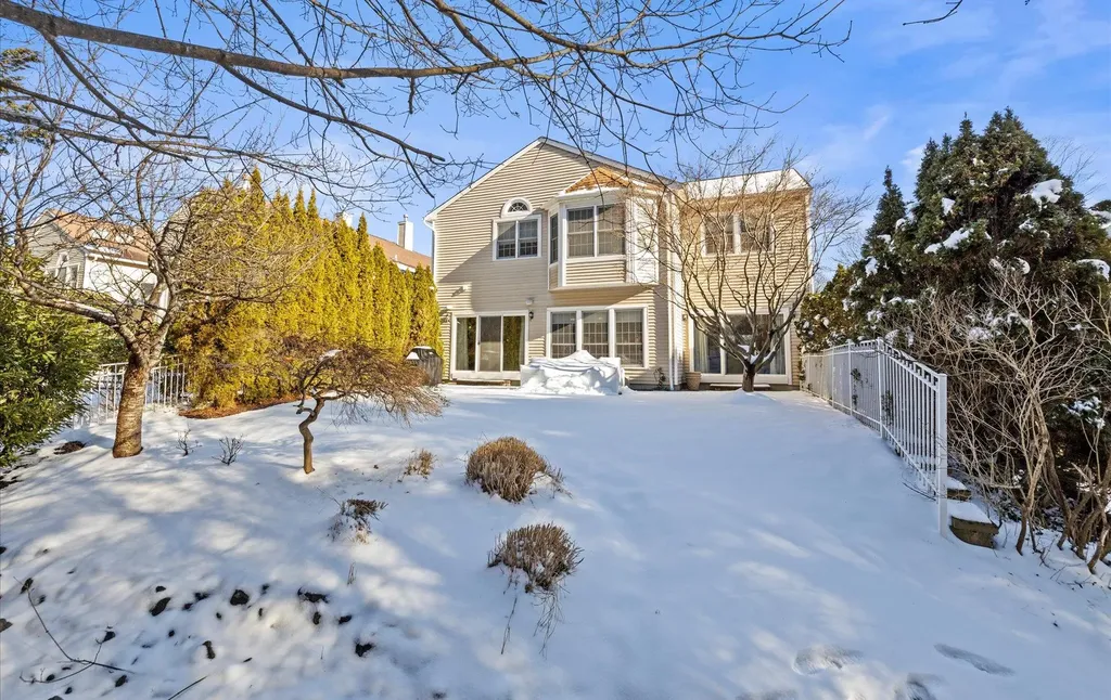 98 Sagamore Drive Plainview NY 11803