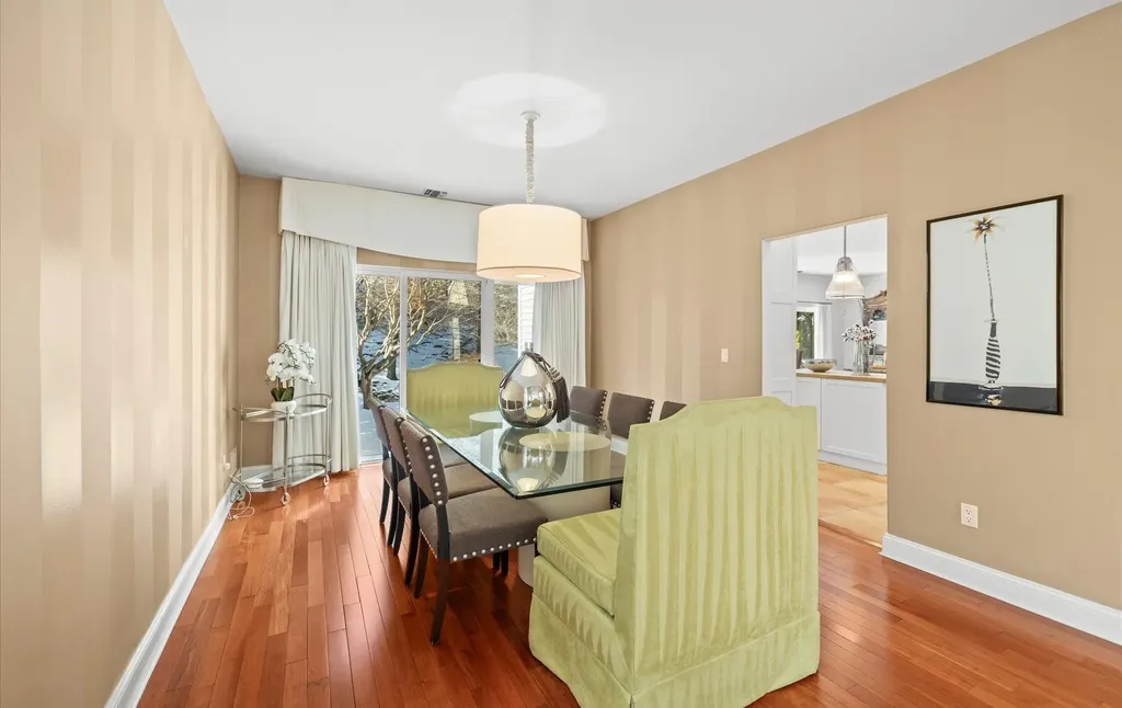 98 Sagamore Drive Plainview NY 11803