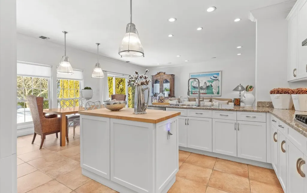98 Sagamore Drive Plainview NY 11803