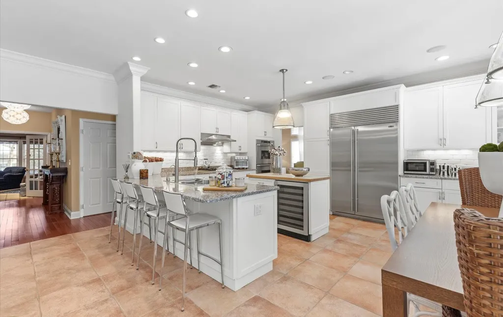 98 Sagamore Drive Plainview NY 11803