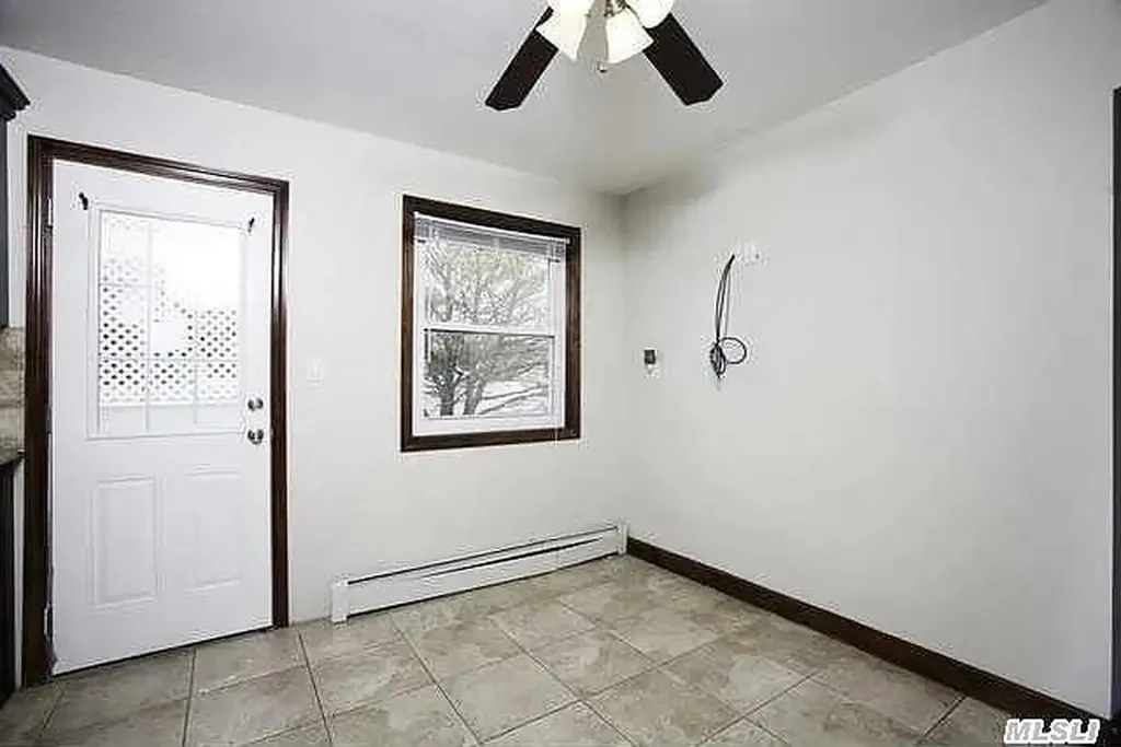 10 Granada Place Massapequa NY 11758
