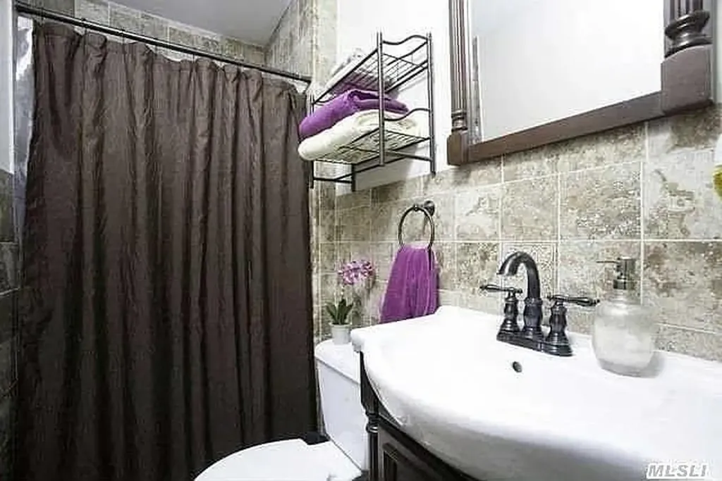 10 Granada Place Massapequa NY 11758