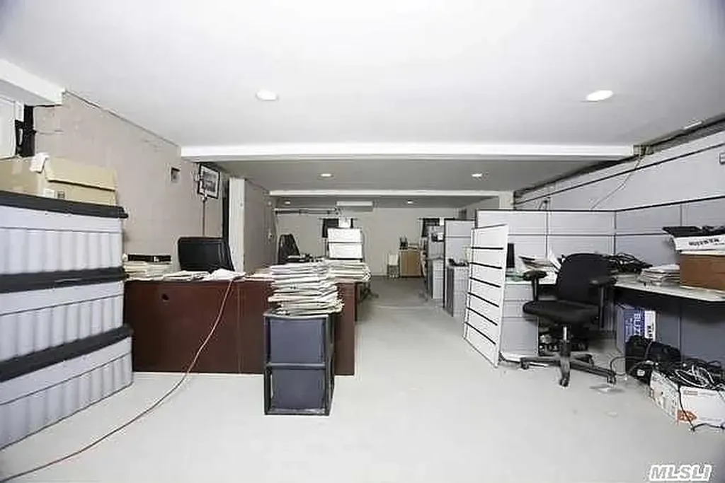 10 Granada Place Massapequa NY 11758