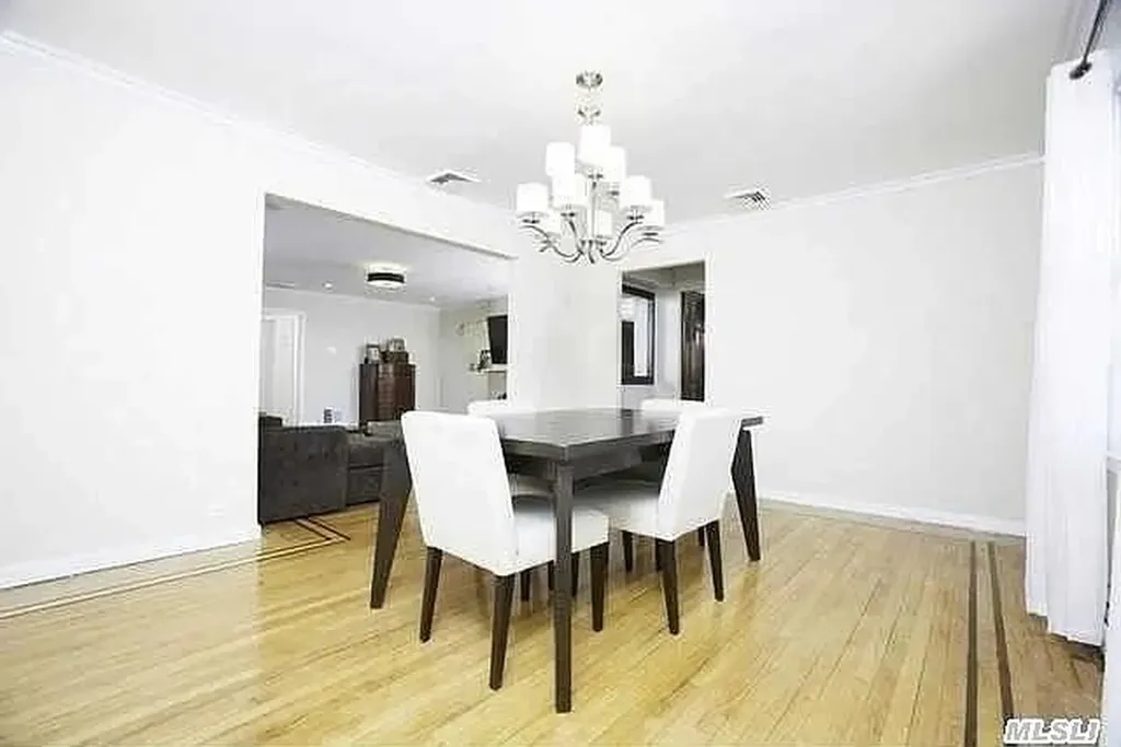 10 Granada Place Massapequa NY 11758