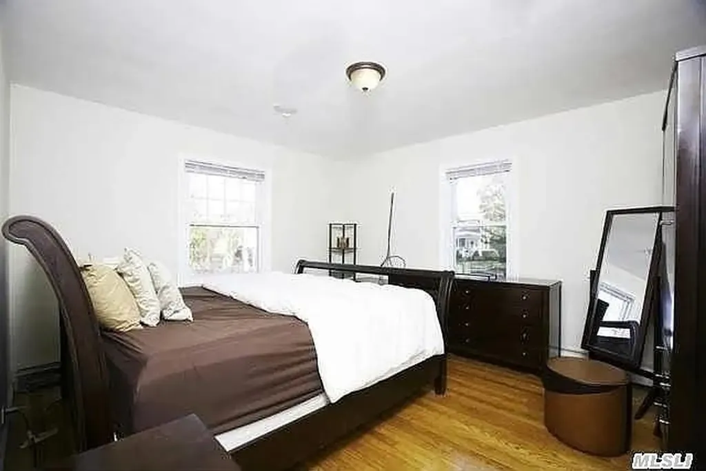 10 Granada Place Massapequa NY 11758