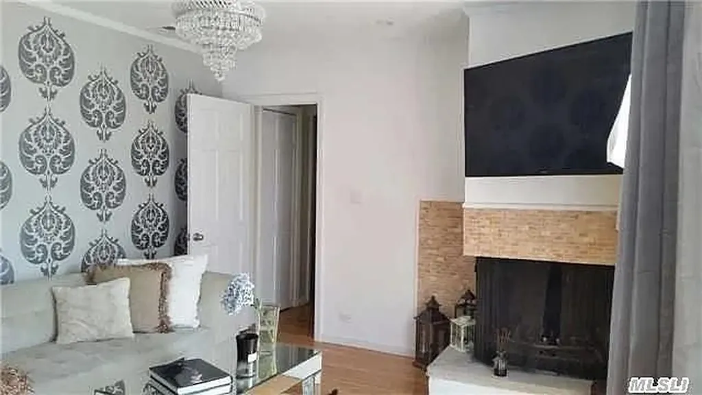 10 Granada Place Massapequa NY 11758