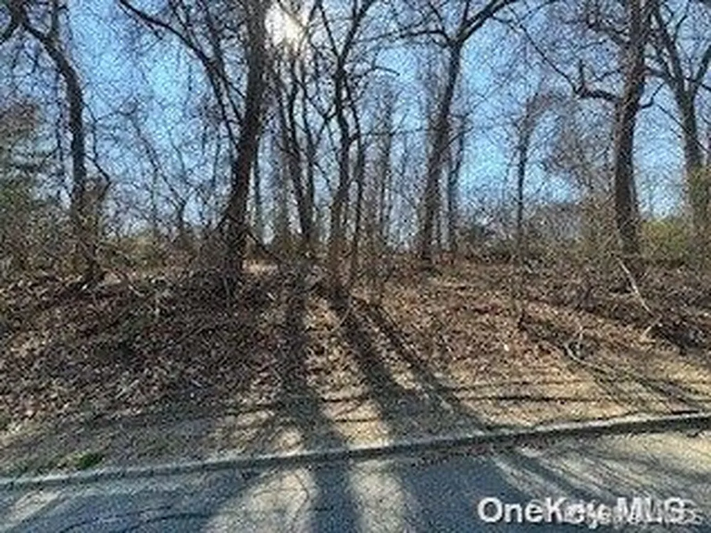 Seacrest Drive Lloyd Harbor NY