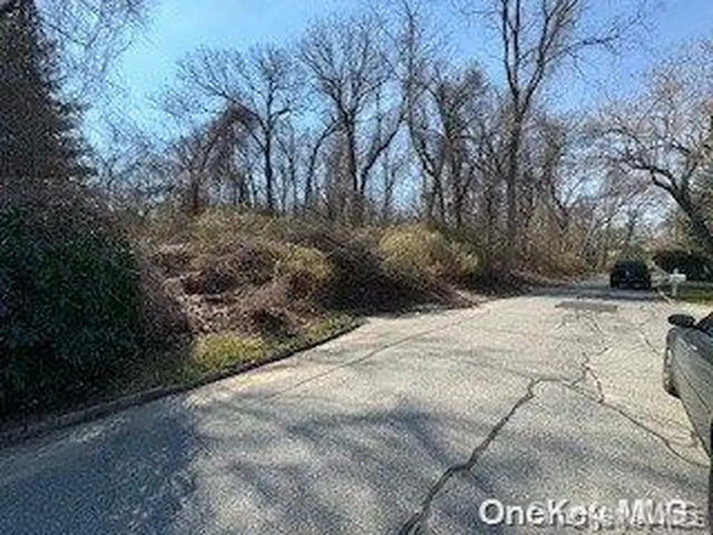 Seacrest Drive Lloyd Harbor NY