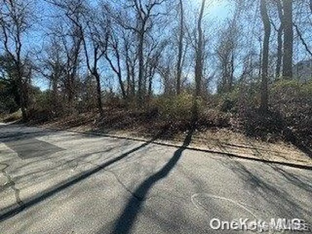 Seacrest Drive Lloyd Harbor NY