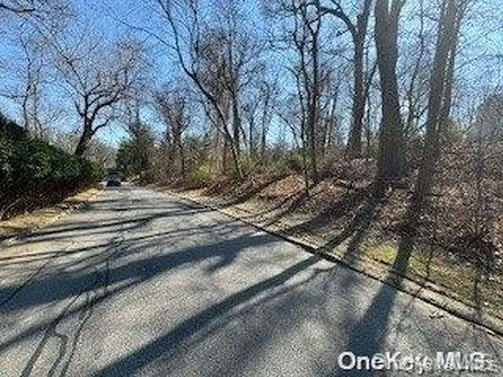 Seacrest Drive Lloyd Harbor NY