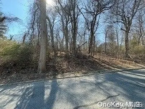 Seacrest Drive Lloyd Harbor NY