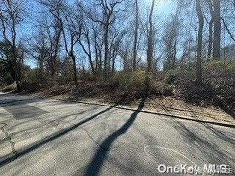 Seacrest Drive Lloyd Harbor NY
