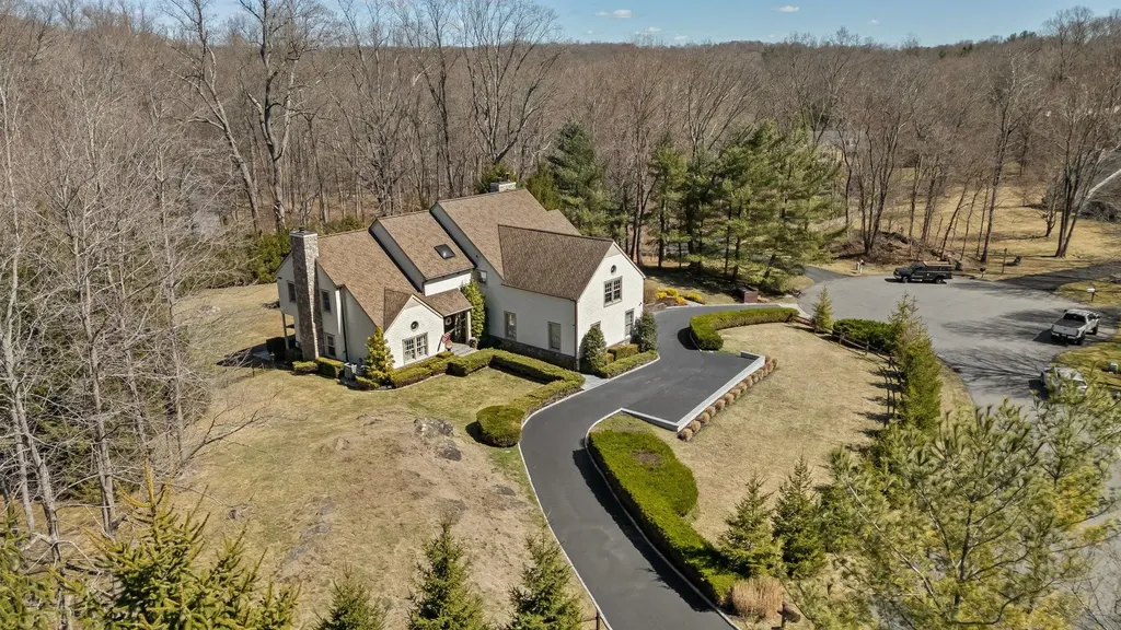2 Apple Orchard Lane Bedford NY 10506