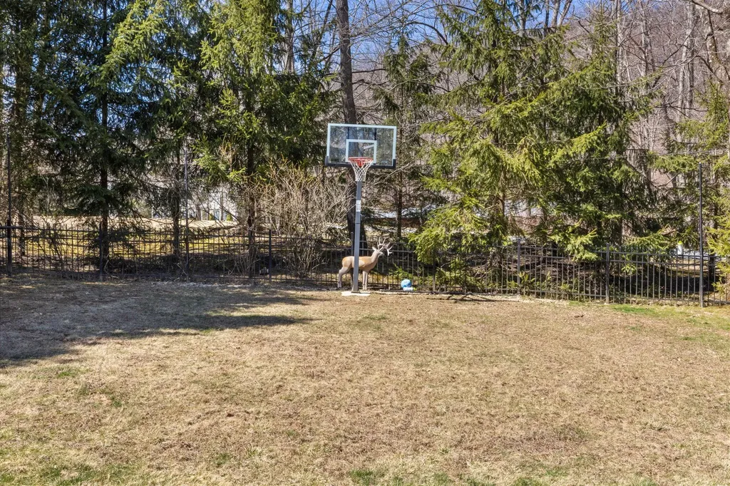 2 Apple Orchard Lane Bedford NY 10506