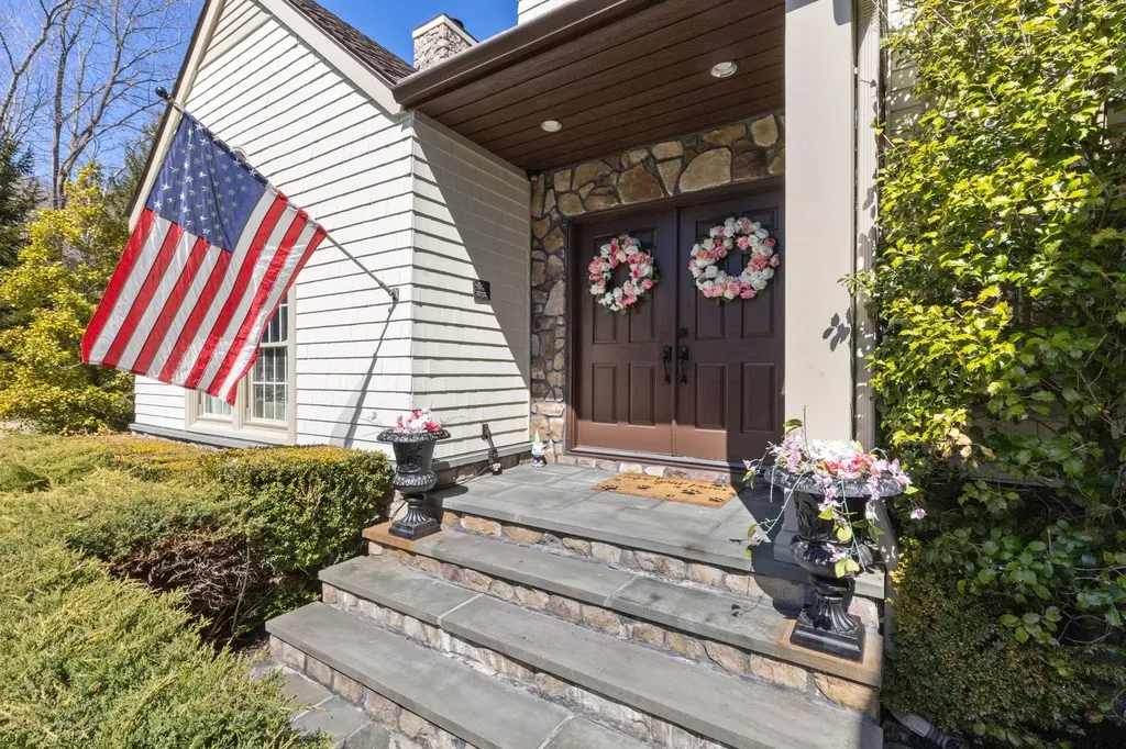2 Apple Orchard Lane Bedford NY 10506