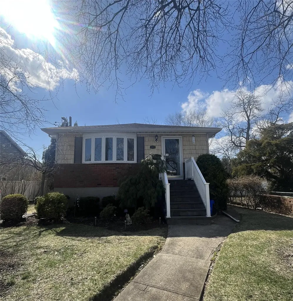 104 Ralph Avenue Babylon NY 11702