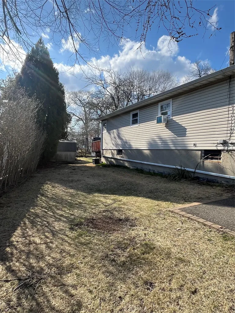 104 Ralph Avenue Babylon NY 11702