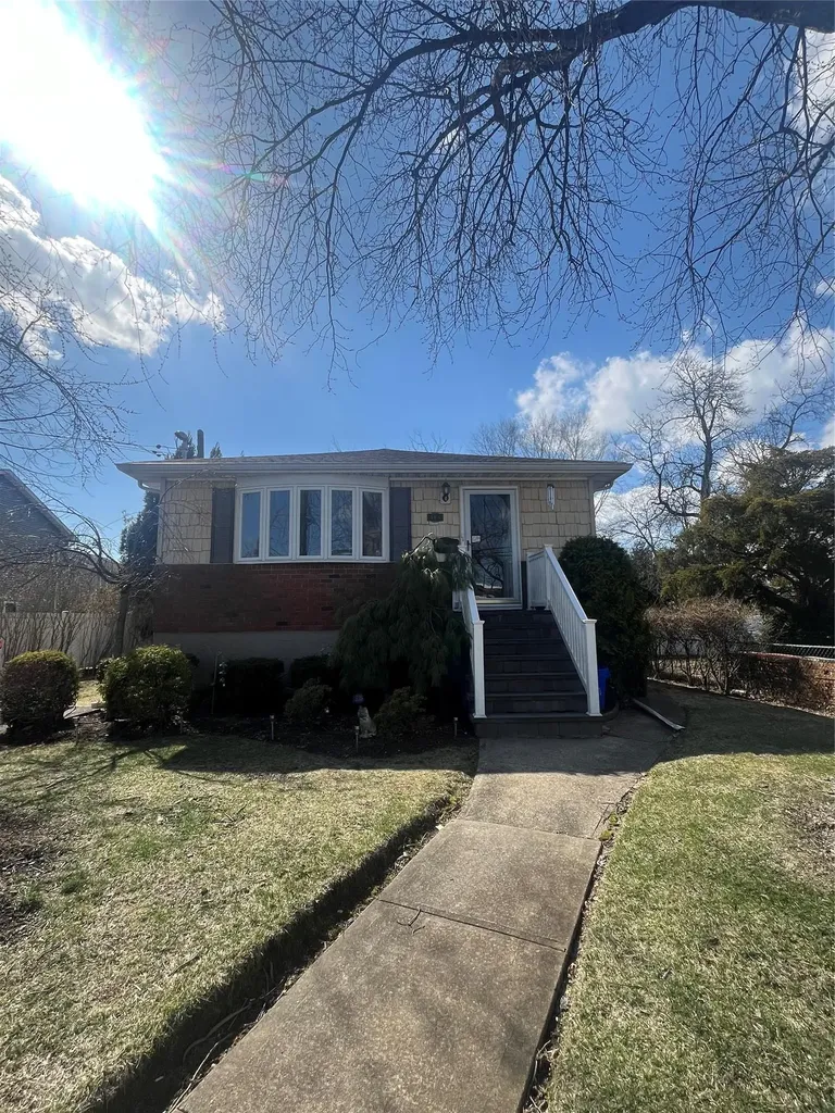 104 Ralph Avenue Babylon NY 11702