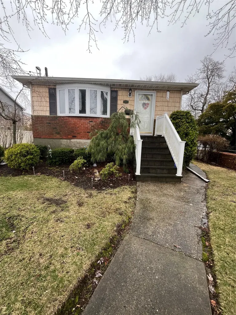 104 Ralph Avenue Babylon NY 11702