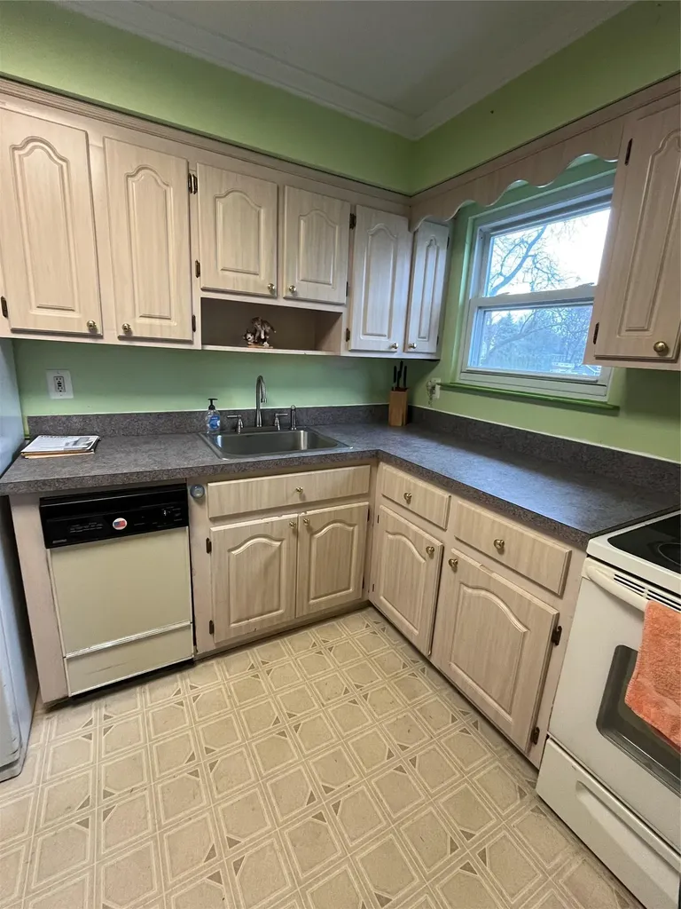 104 Ralph Avenue Babylon NY 11702