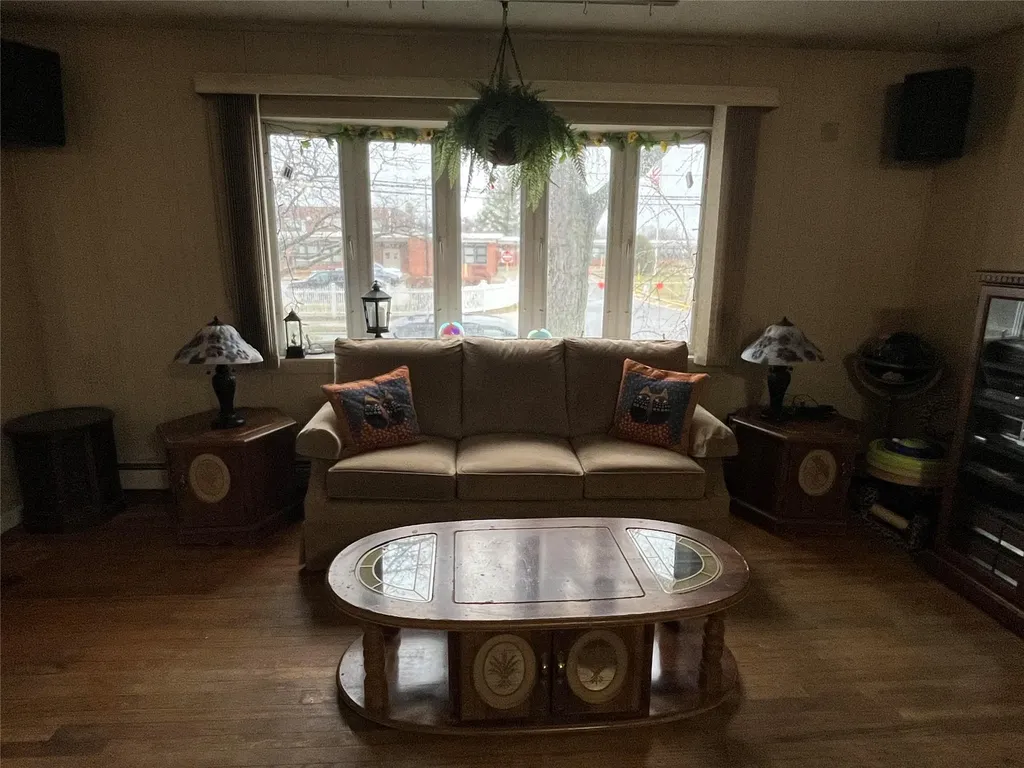 104 Ralph Avenue Babylon NY 11702