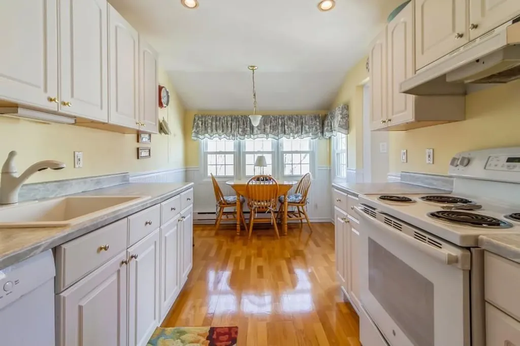 802 Holly Stream Court Brewster NY 10509