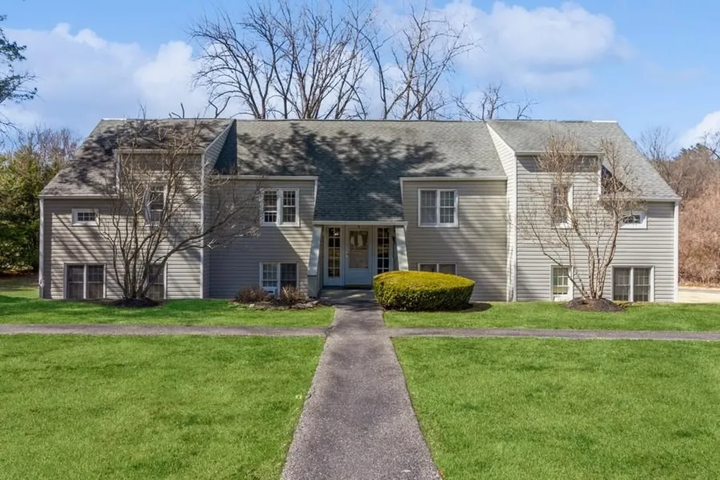 802 Holly Stream Court Brewster NY 10509