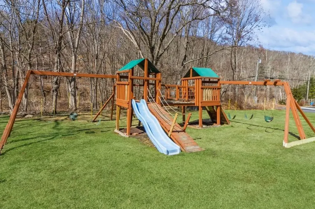 802 Holly Stream Court Brewster NY 10509