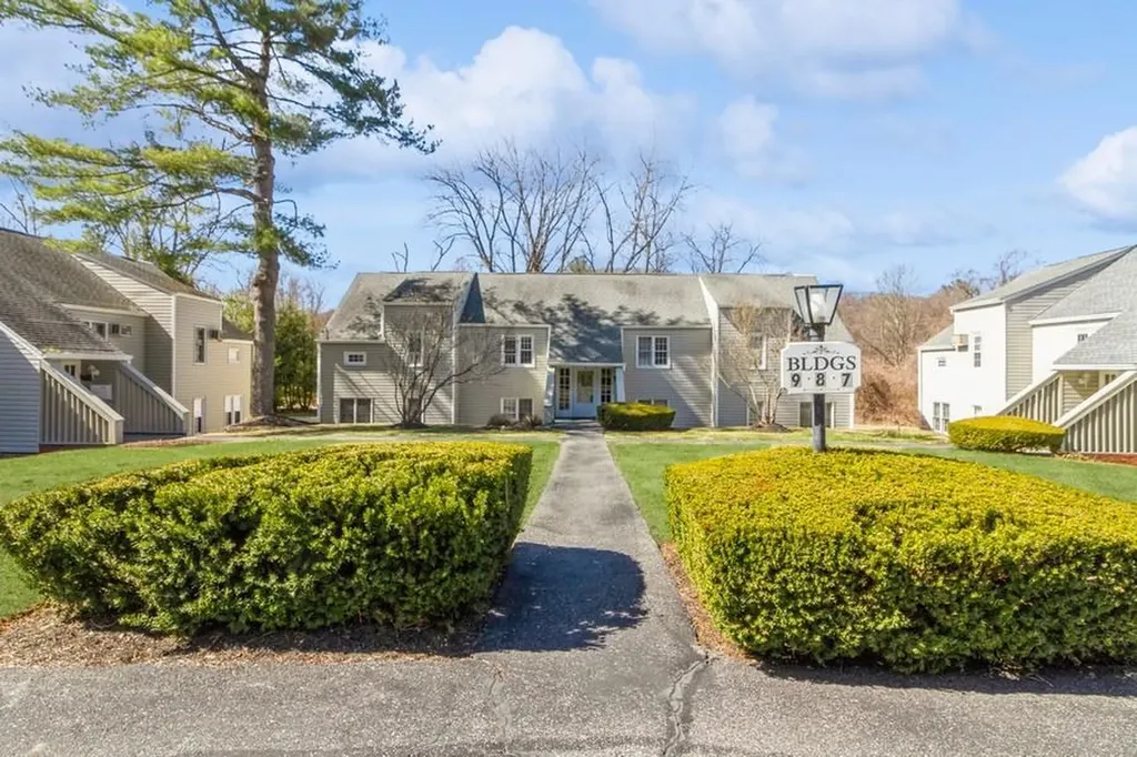 802 Holly Stream Court Brewster NY 10509